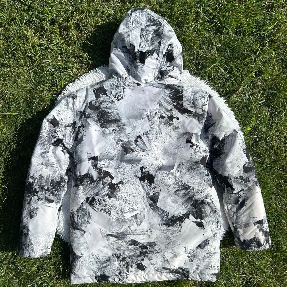 Under Armour UA Storm Winter Jacket Gray, Black, and White Camo Boys Size Large